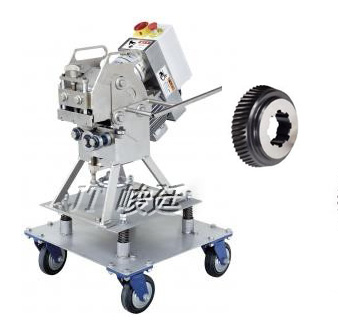 Self-propelled chamfering machine